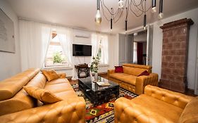 Authentic Design 2Bdr Apartment In Old Town